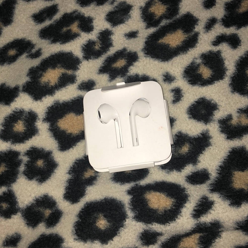 Brand new apple ear buds